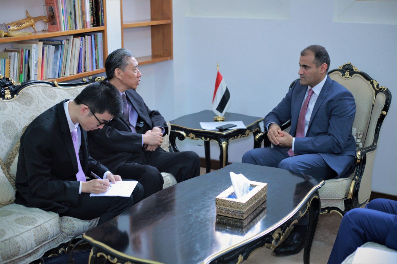 وزير الخارجية يلتقي سفير الصين لدى اليمن