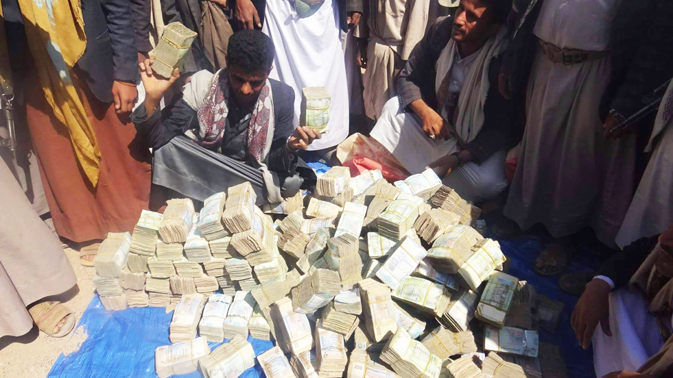 خزائن مليشيا الحوثي تُنهك اقتصاد اليمنيين