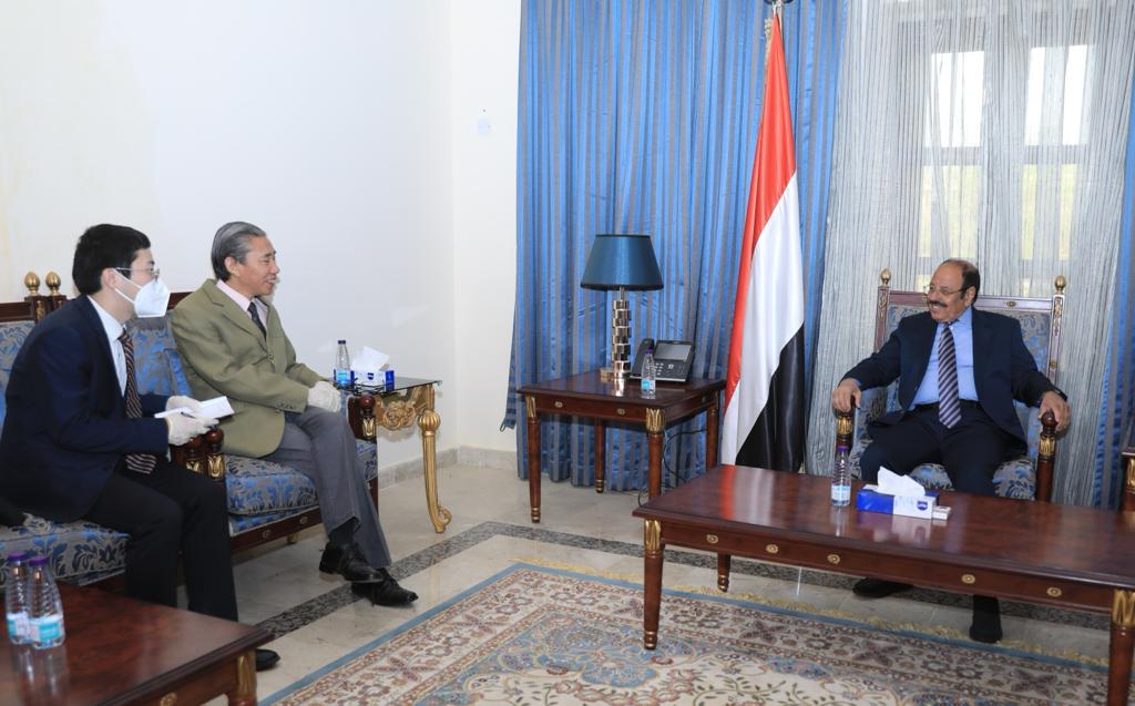نائب الرئيس يبحث مع السفير الصيني المستجدات على الساحة الوطنية