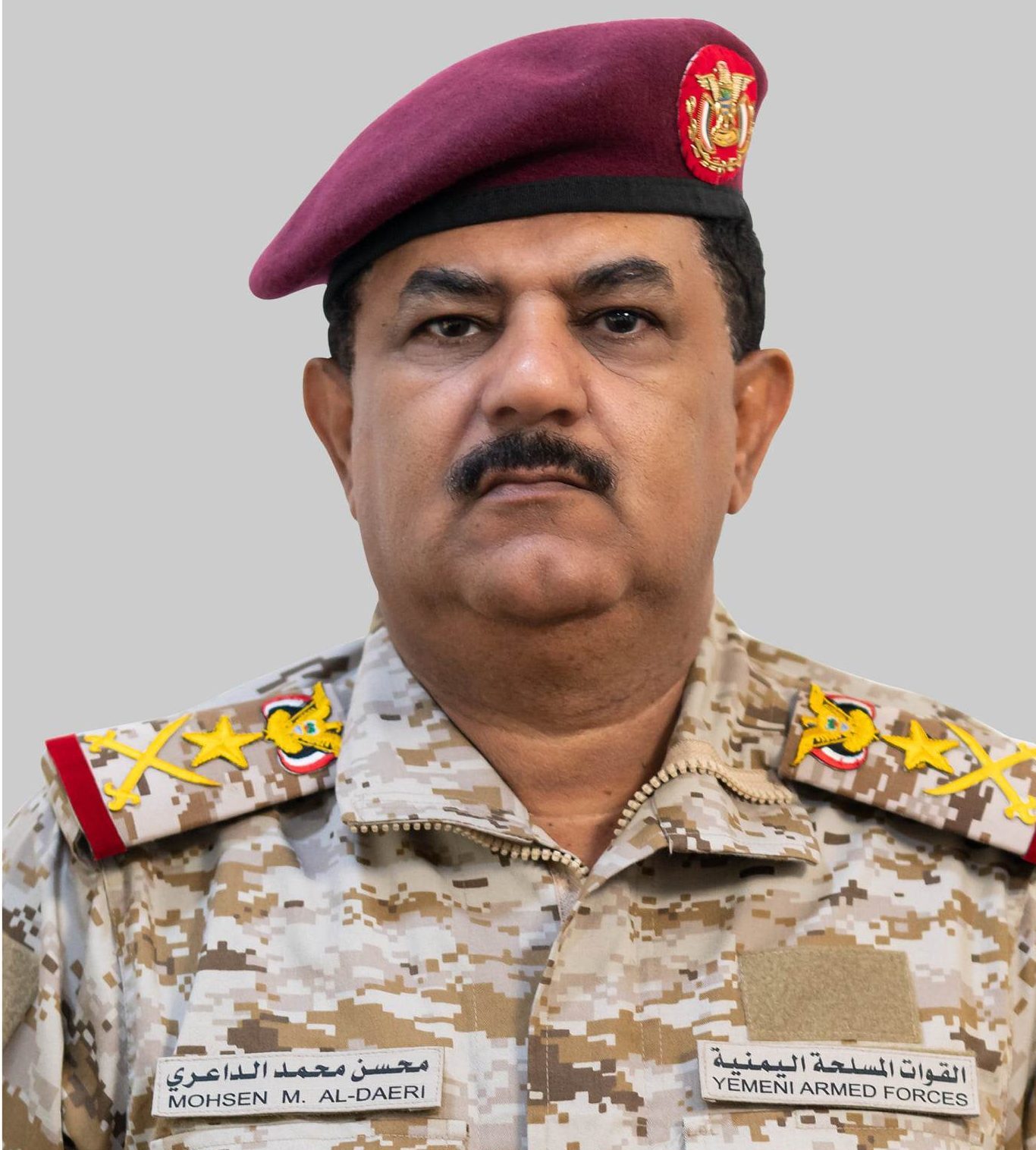 وزير الدفاع يعزي مساعده اللواء باتيس في وفاة ابن اخيه