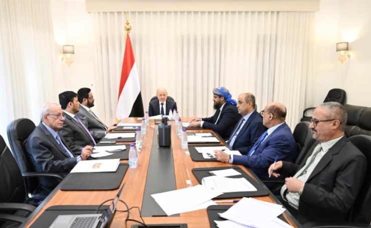 مجلس القيادة الرئاسي يجتمع بالسلطات المحلية بالمحافظات ويؤكد أولوية توحيد الموارد وتعزيز الأمن والخدمات