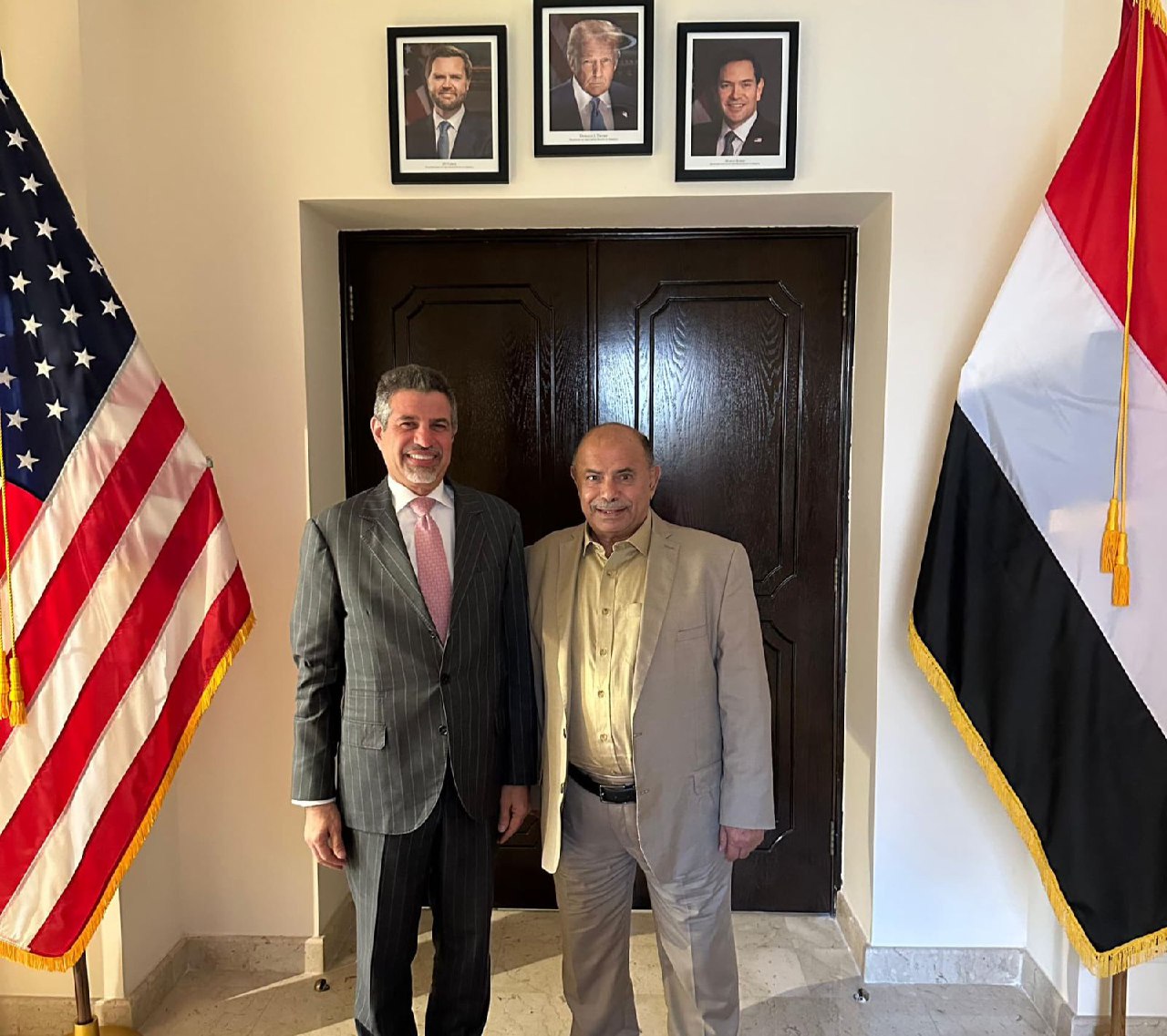 عضو مجلس القيادة الرئاسي الخنبشي يبحث مع السفير الأمريكي مستجدات الأوضاع في حضرموت