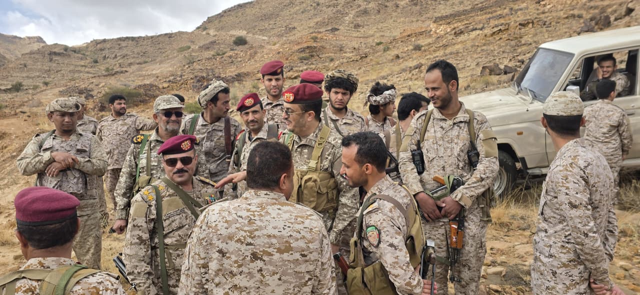 اللواء مجلي يشارك المرابطين في جبهات علب أفراحهم بعيد الفطر ويطّلع على جاهزيتهم القتالية