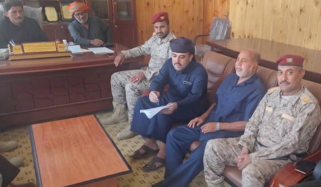 المهرة.. اجتماع أمني وعسكري في شحن يقر إجراءات مشددة لمكافحة التهريب