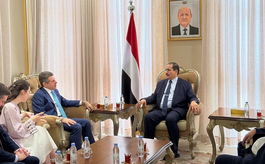 وزير الداخلية يبحث مع السفير الأمريكي تعزيز التعاون الأمني