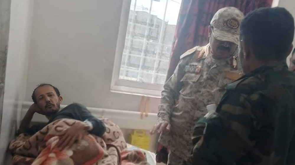 رئيس أركان محور تعز يتفقد جرحى الجيش في هيئة مستشفى الثورة