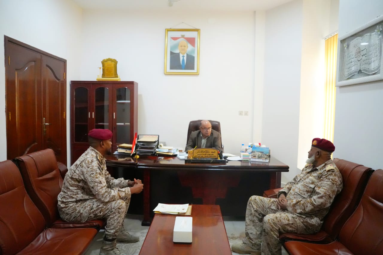 عضو مجلس القيادة الخنبشي يطّلع على التحضيرات لإحياء ذكرى انتصار حضرموت ضد تنظيم القاعدة