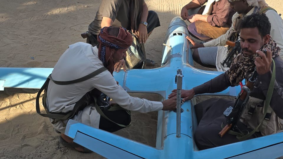 دفاعات قواتنا المسلحة تسقط طائرة مسيرة لمليشيا الحوثي الإرهابية شرق الجوف