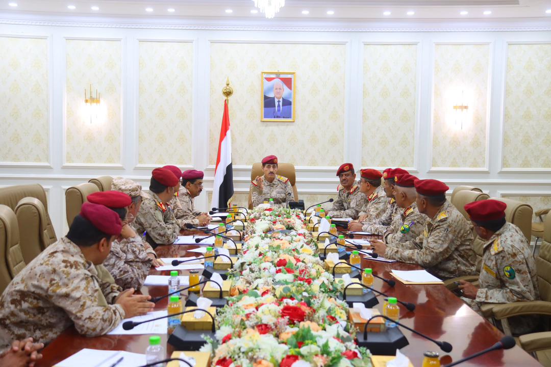 وزير الدفاع يجتمع بهيئة القوى البشرية لمتابعة جهود ضبط بيانات القوات المسلحة