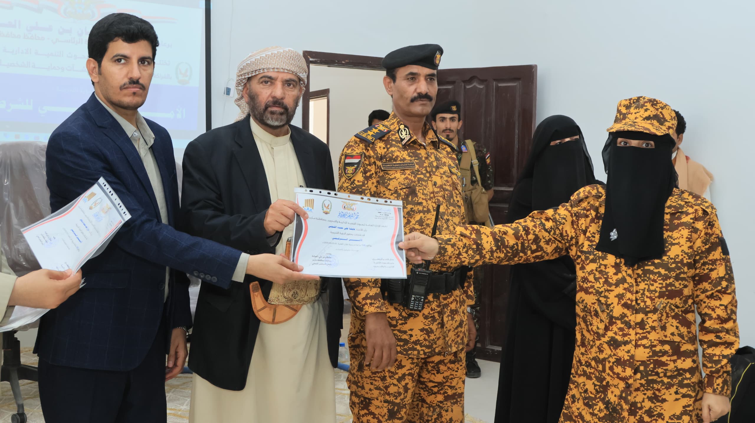 اختتام دورة في مجال الأمن الرقمي للشرطة النسائية بمأرب