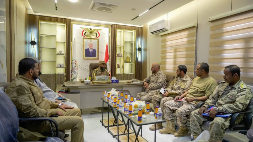 قائد المنطقة العسكرية الأولى يستقبل قائد قوات التحالف في حضرموت