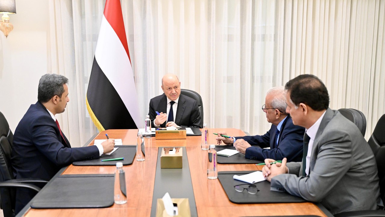 رئيس مجلس القيادة: معركة استعادة مؤسسات الدولة تبدأ من استقرار المحافظات المحررة