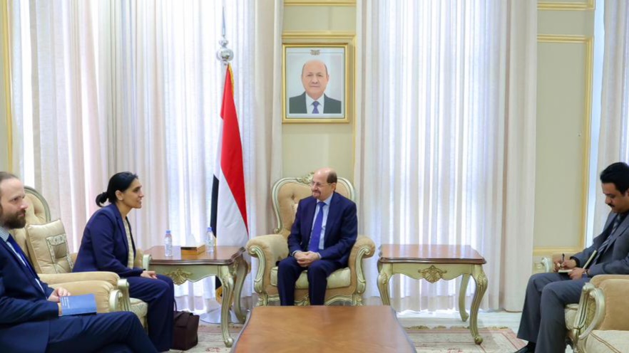 رئيس الوزراء وزير الخارجية يناقش مع السفيرة البريطانية تطورات الأوضاع