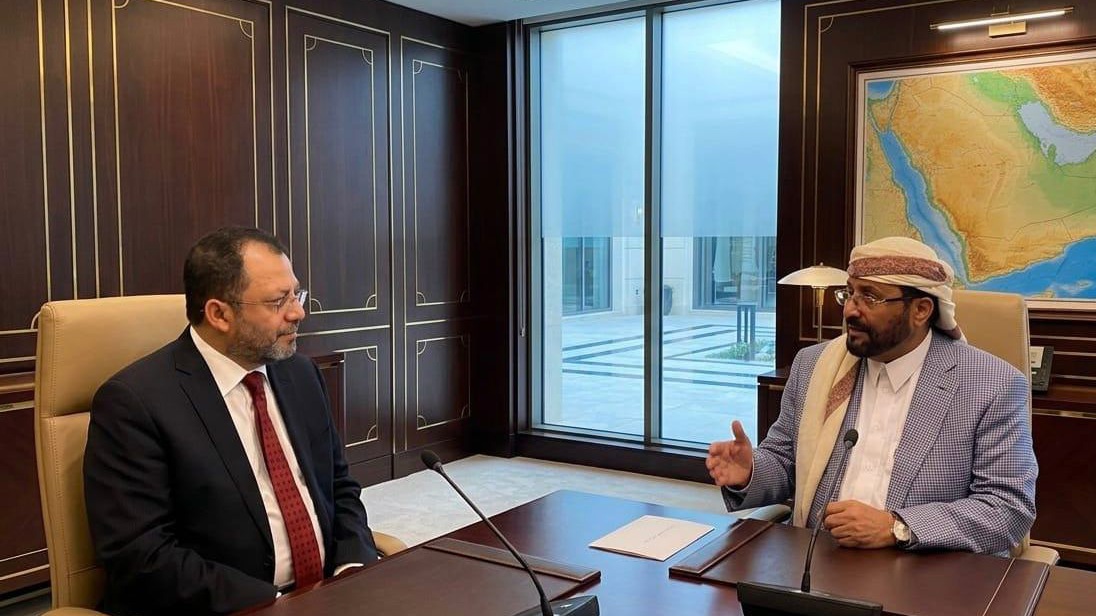 العرادة يؤكد خلال لقائه وزير الكهرباء على مضاعفة الجهود للنهوض بقطاع الكهرباء