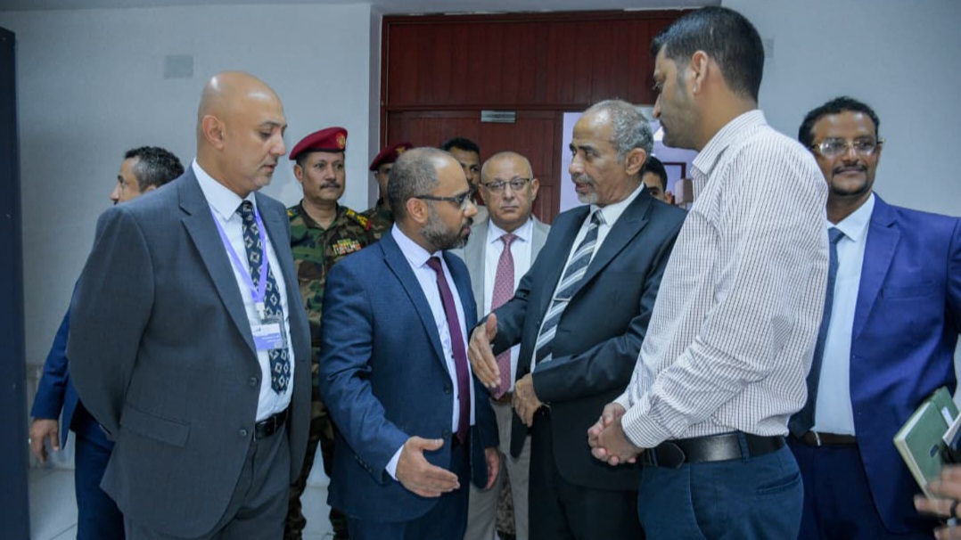 عضو مجلس القيادة الرئاسي محمود الصبيحي يتفقد سير العمل في وزارة الاتصالات والمؤسسات التابعة لها