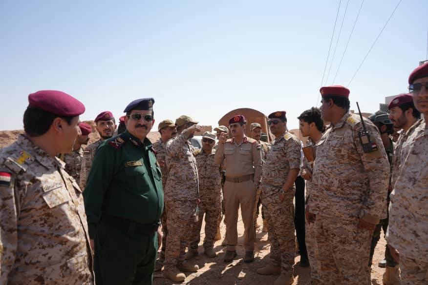 وزيرا الدفاع والداخلية يتفقدان المواقع العسكرية في ميناء الوديعة ويشهدان عرضاً عسكرياً لقوات الطوارئ