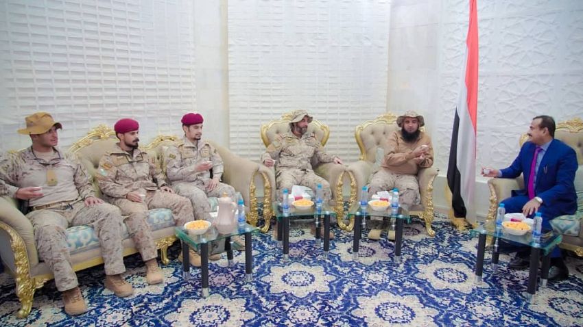 محافظ شبوة يبحث مع قائد قوات التحالف العربي تعزيز التعاون والتنسيق المشترك