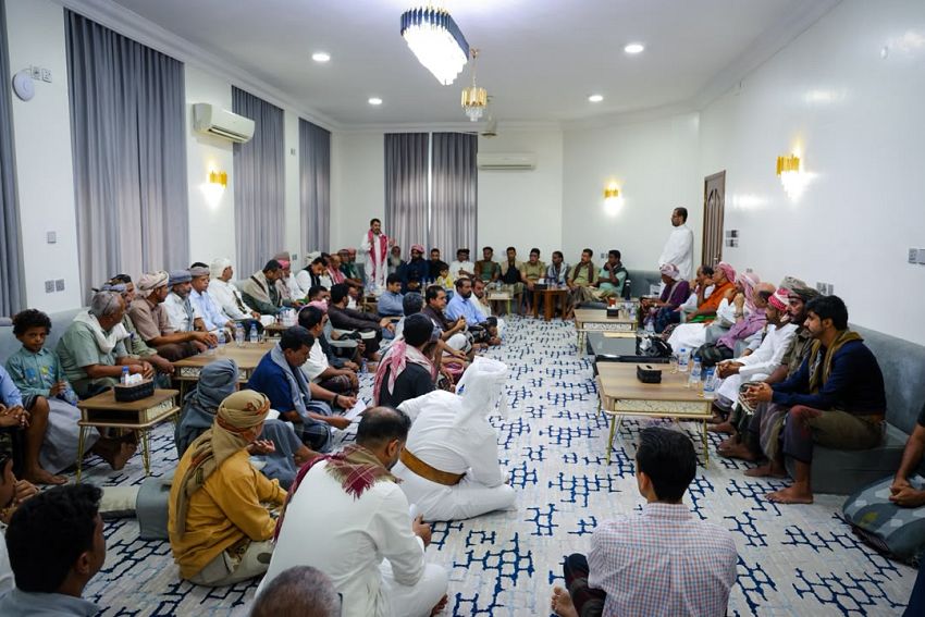الخنبشي يلتقي وفداً من رئاسة حلف قبائل حضرموت ويؤكد أهمية توحيد الصف